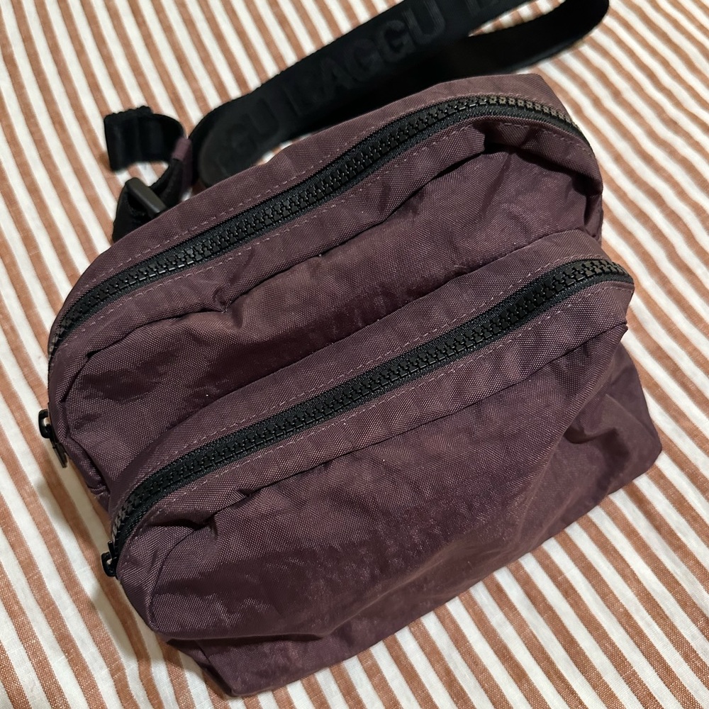 NWOT BAGGU Fanny Pack Raisin